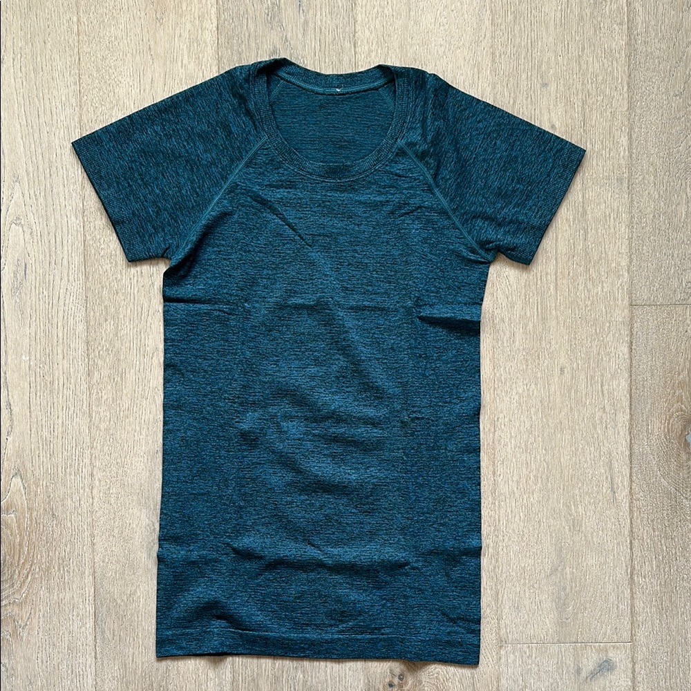 EUC swiftly tech short sleeve bermuda teal/black size 4 lululemon